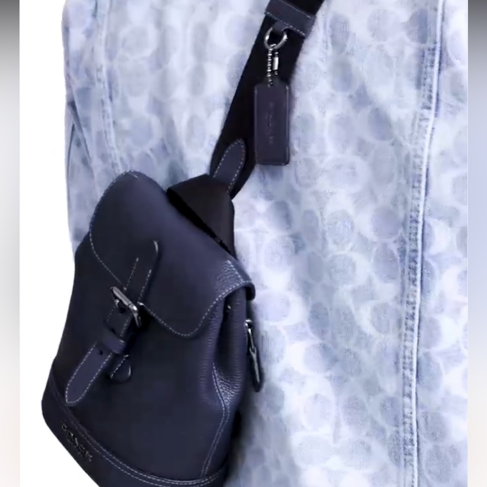 Coach Men's Navy Leather Bag LIKE NEW - Picture 4 of 12